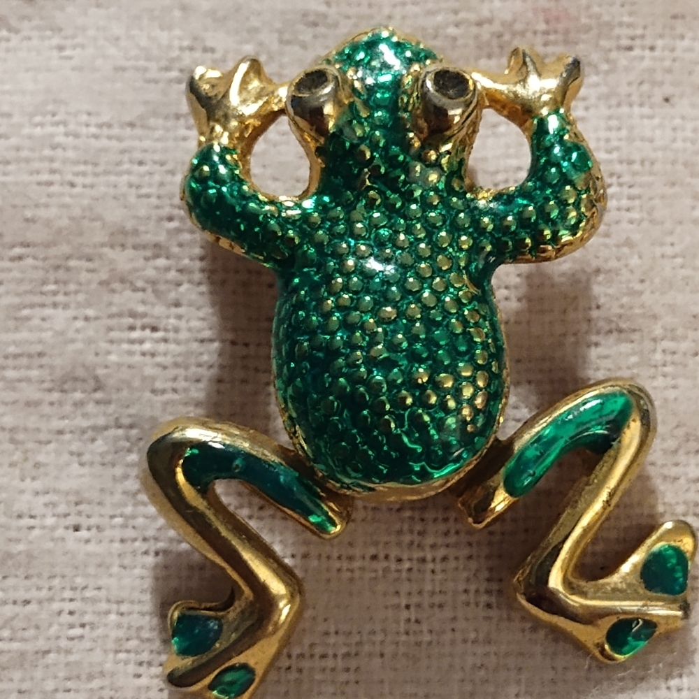 🇺🇸 ClearVintage 1960's Enameled Green And Gold Tone Frog Brooch Moveable Legs